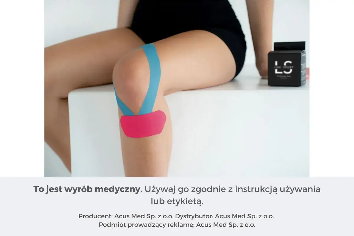Jak nakleić tejpy na kolano? Zobacz przykład aplikacji plastrów na staw kolanowy.