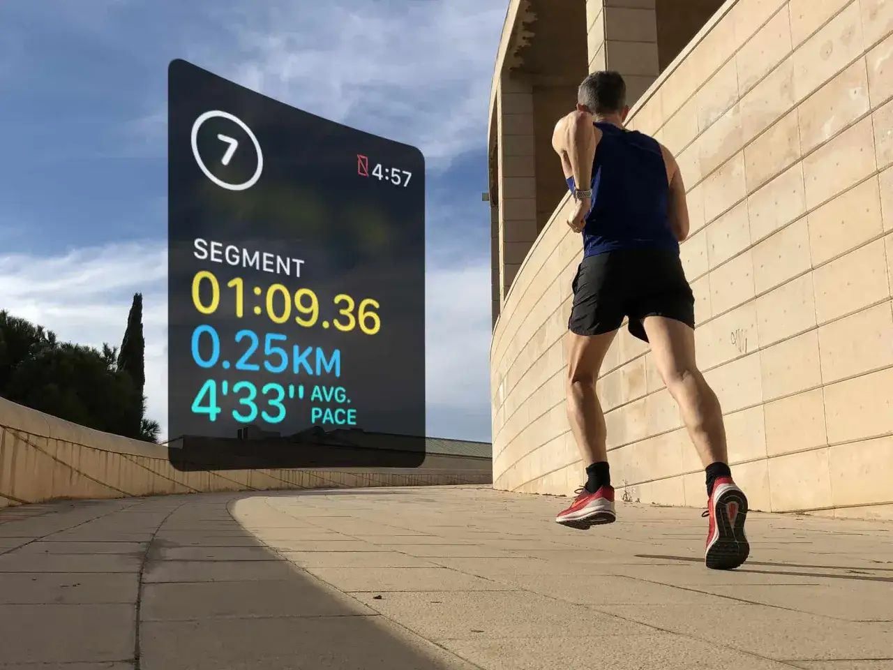 Biegnij po swój plan treningowy 5 km w 30 minut! Zegarek pokazuje 0.25 km w 1:09, średnie tempo 4'33